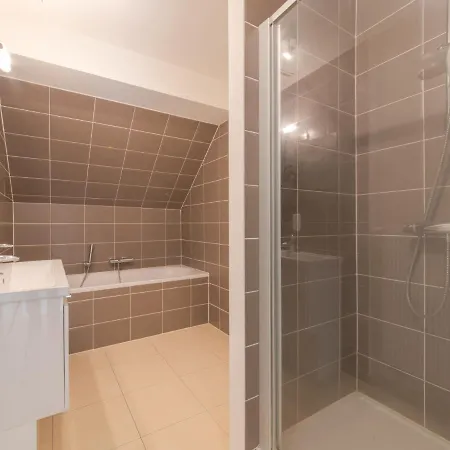 De Zeegloed Duplex With Parking By Interhome דירה דה האן